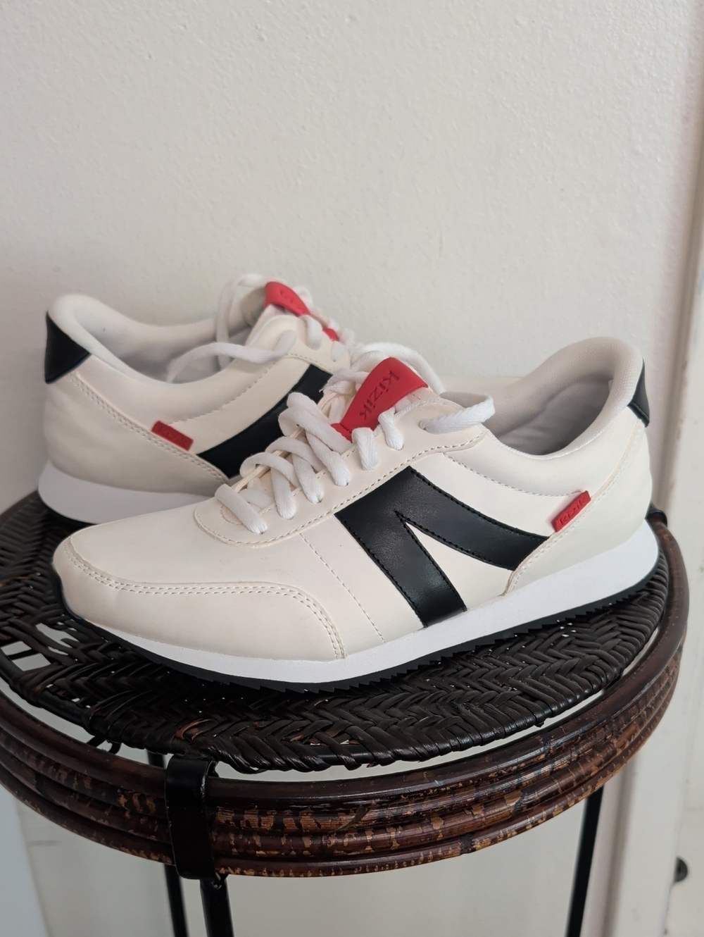 Kizik Milan Optic White Athletic Women Sneakers Size 10.5